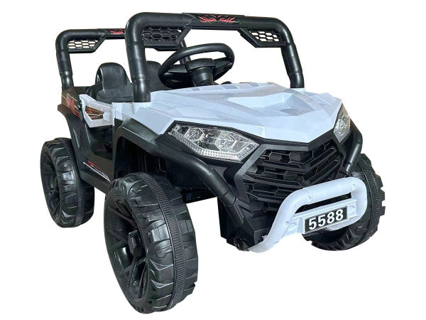 Beli džip terenac sa akumulatorom