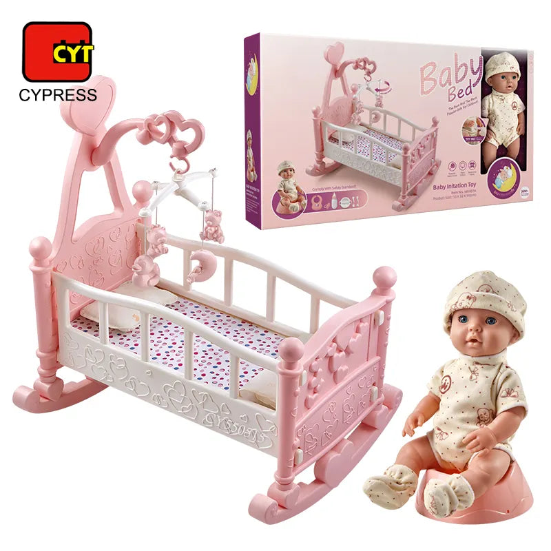 Beba i krevetac sa vrteškom