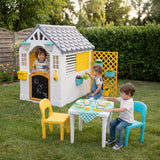 Kućica sa stolom i stolicama