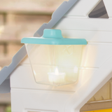 Kućica sa stolom i stolicama