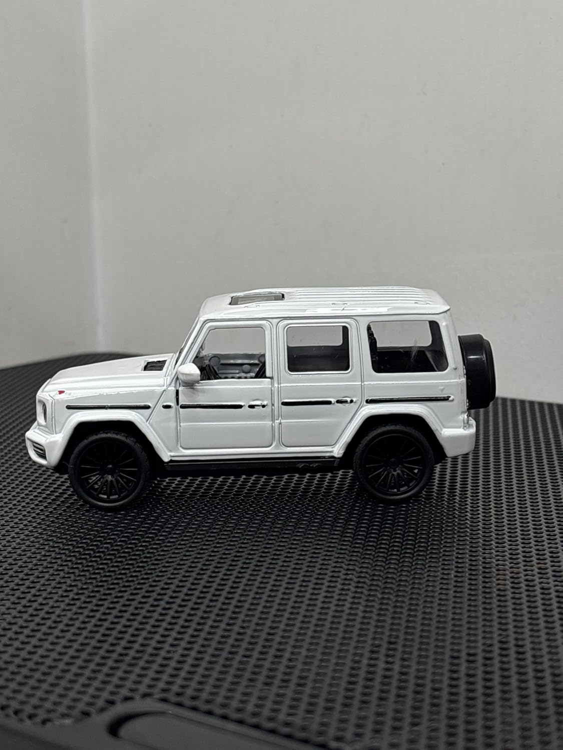 Mini metalni autić Mercedes AMG