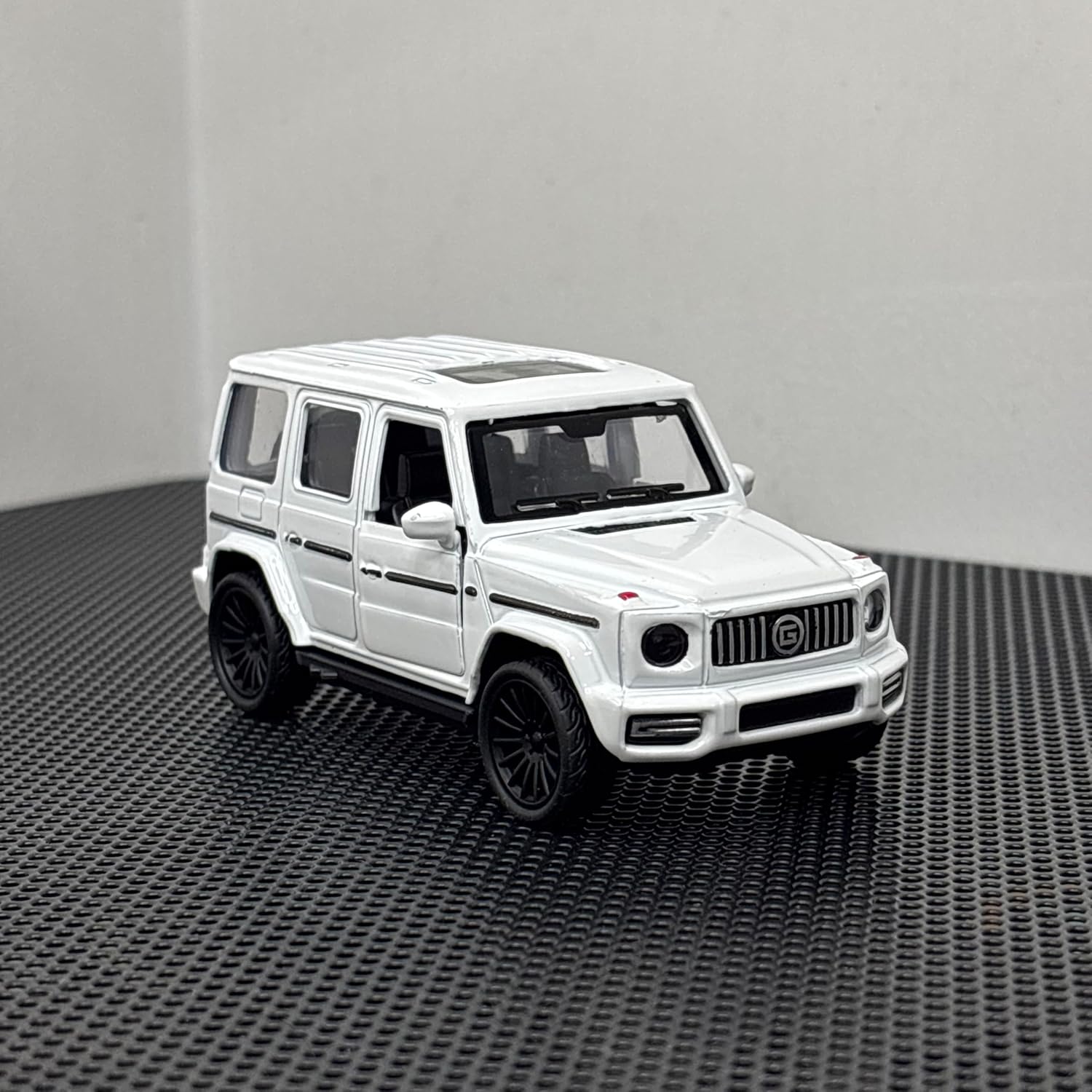 Mini metalni autić Mercedes AMG