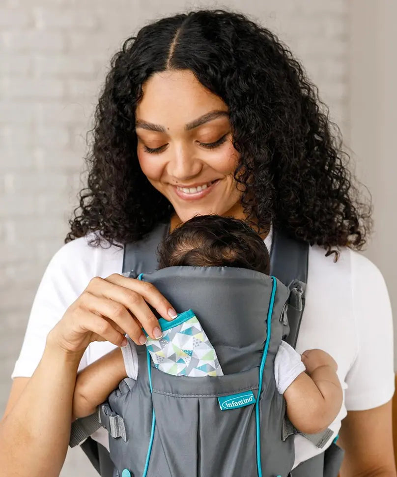 Infantino swift kengur nosiljka za bebe sivo zelena