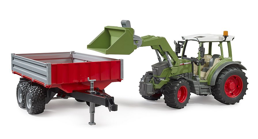 Traktor Fendt Vario 211 sa prikolicom i utovarivačem