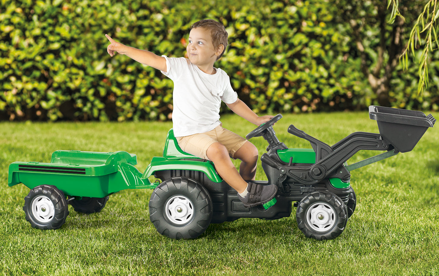 Traktor sa kasikom i prikolicom zeleni