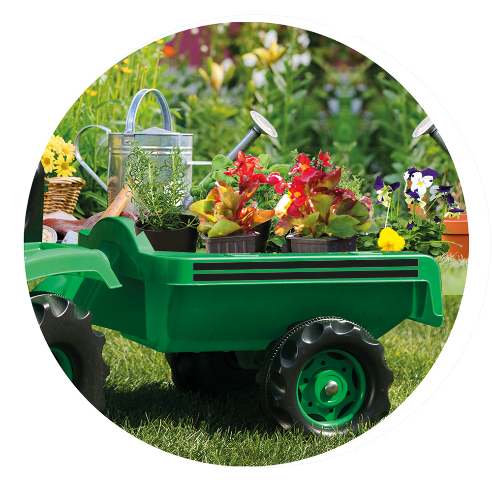 Traktor sa kasikom i prikolicom zeleni